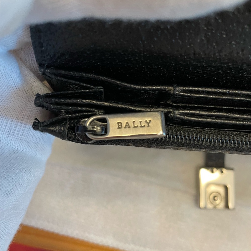 Bally Authentic Vintage Black Leather Wallet with Silver Accent Snap - Picture 2 of 15